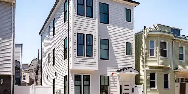 304 Paris Street