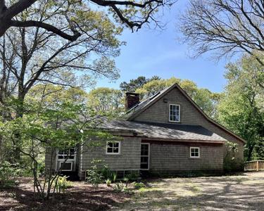 225 Lamberts Cove Rd