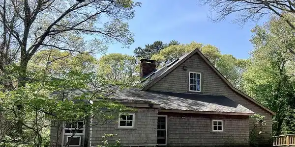 225 Lamberts Cove Rd