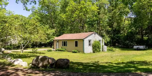 8 Pond View Cir