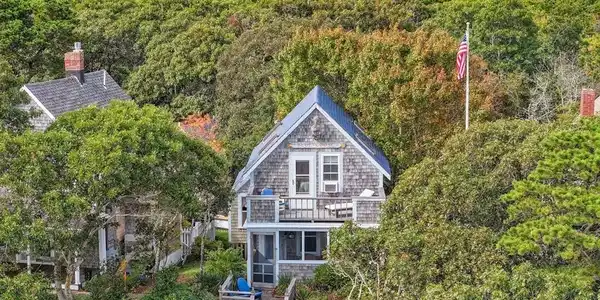 12 Mayflower Avenue