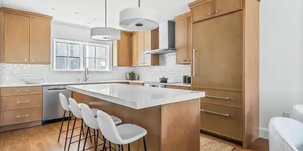 253 W Third St