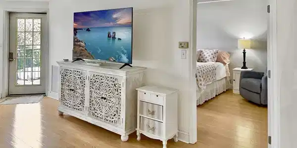 10 Seaport Dr