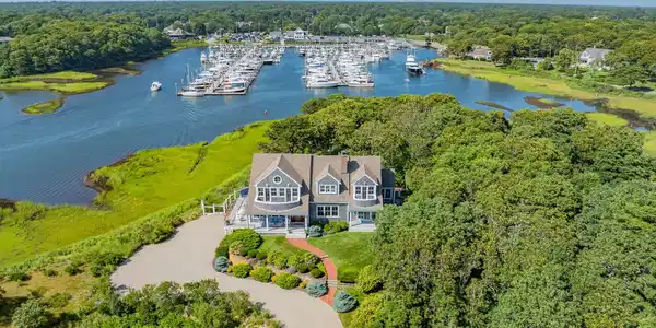 18 Saquatucket Point