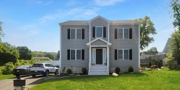 391 Gibbs St