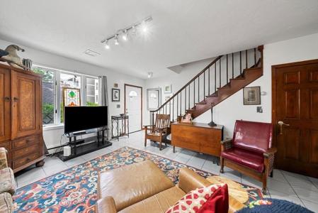 3 London Court