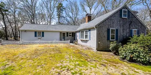4 Maura Rd