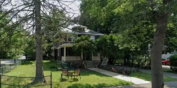 21 Curtis Ave