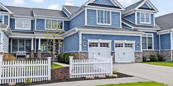 25 Lois Ann Ct.