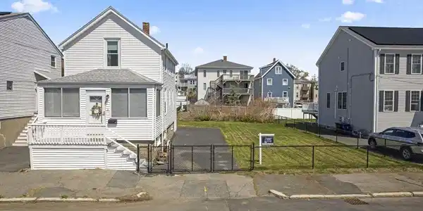 25 Pearl Ave