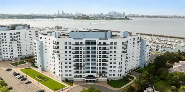 1001 Marina Dr