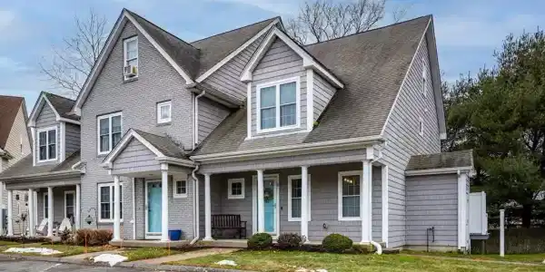 700 Lees River Ave
