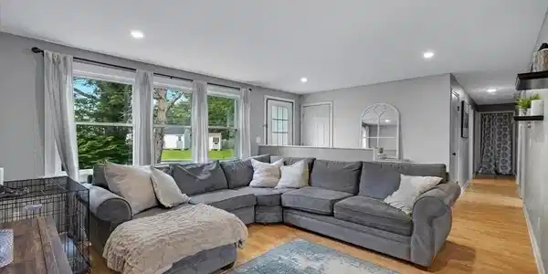 579 E Falmouth Hwy