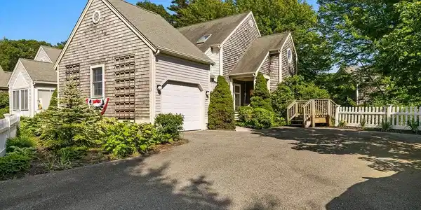 11 Gold Leaf Lane