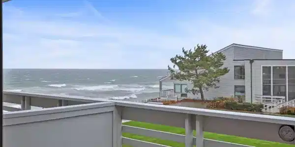 94 Shore Dr W