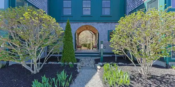 8 Meadow Rd