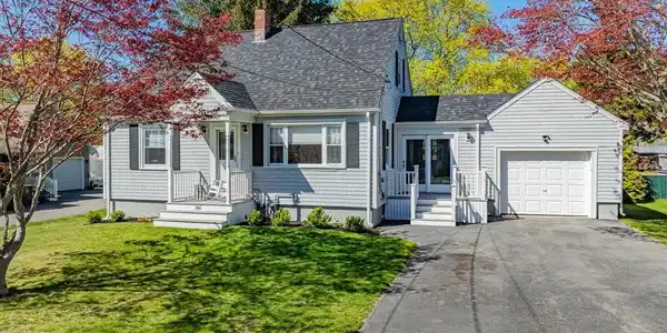 186 Compos St
