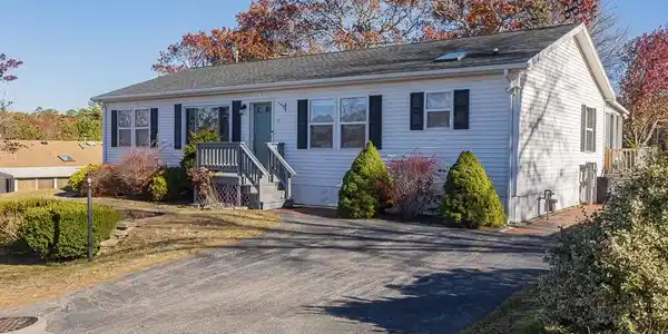 9 Headlands Dr