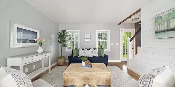 9 Crescent St