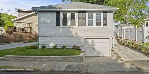 42 Plover Rd
