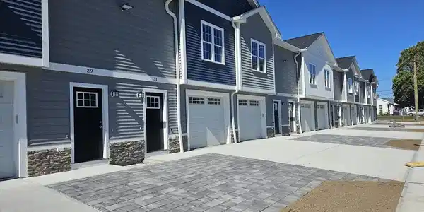 29 Brock Ave