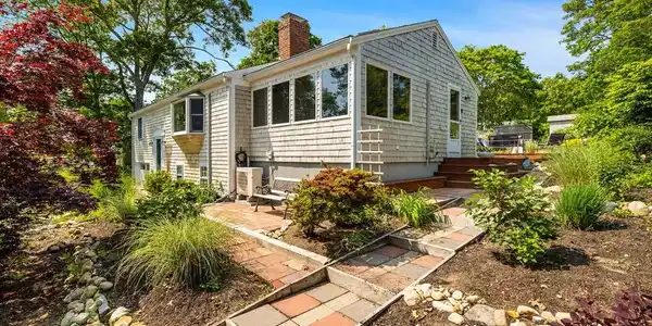 6 Paddock Drive