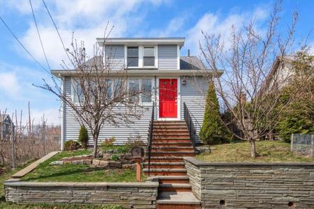 4 Edwin St