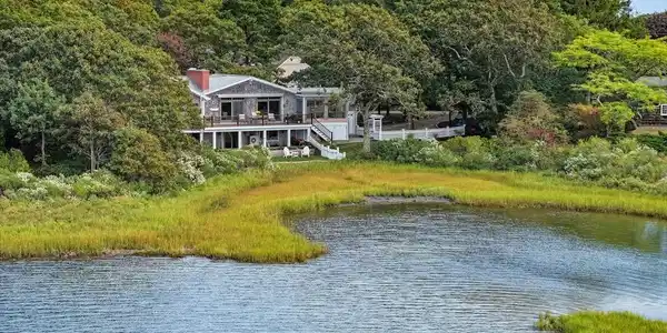 55 Bournes Pond Rd
