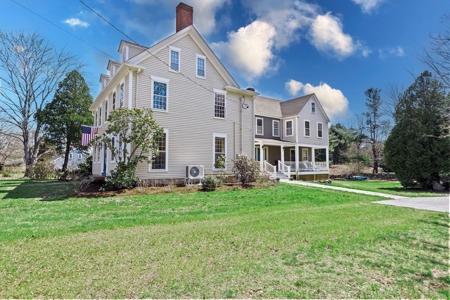 1 Winnatuxett Beach Rd