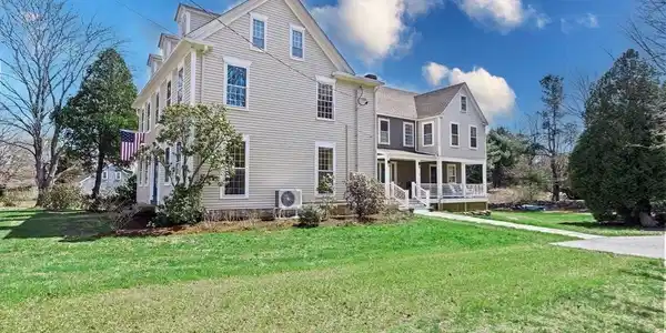 1 Winnatuxett Beach Rd
