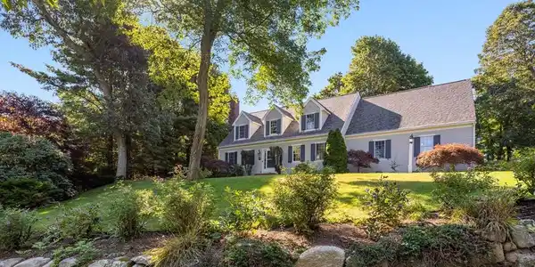 104 Woods Hole Rd