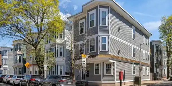 253 E St