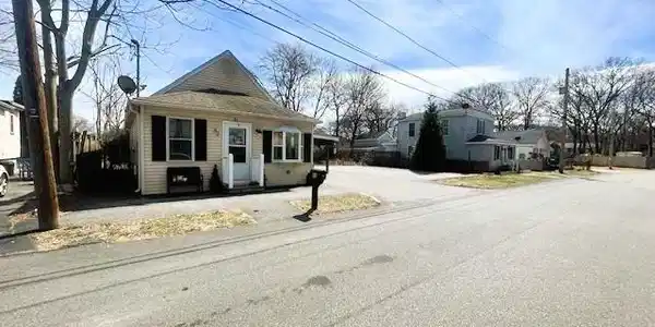82 Fuller St