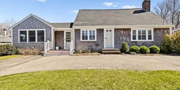 9 Fay Rd