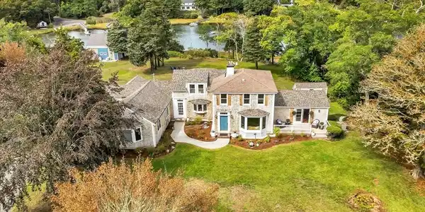 66 Tides End Ln