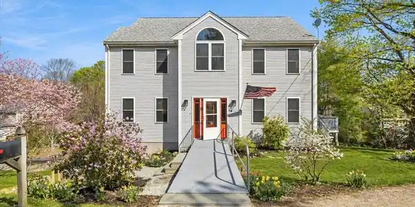 10 Manomet Beach Blvd