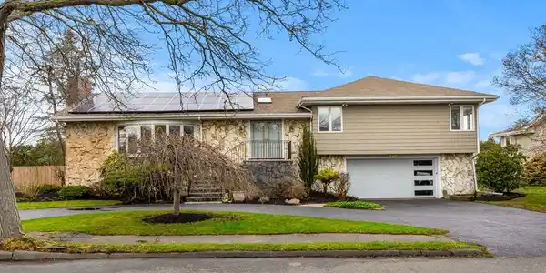 58 Leicester Rd