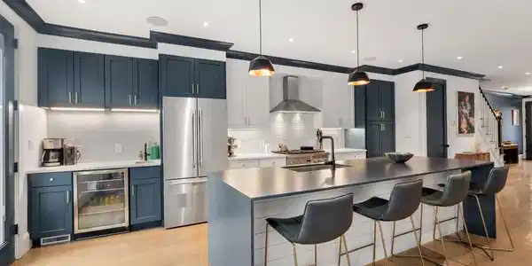 5 Caspian Way