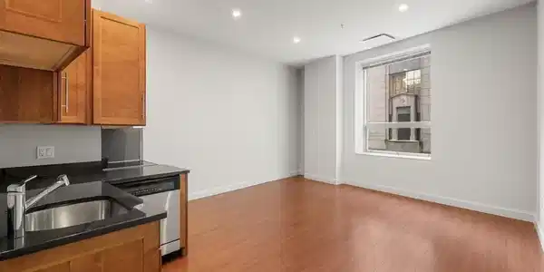 1 Charles Street S