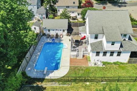 9 Aspinwall Avenue