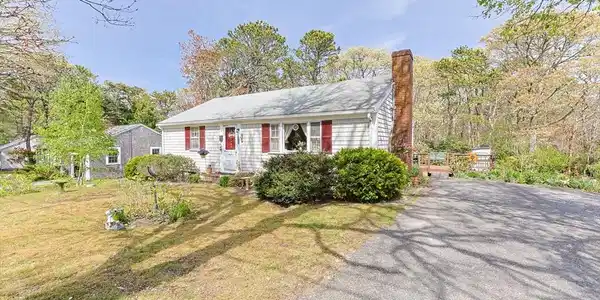 15 Surrey Lane