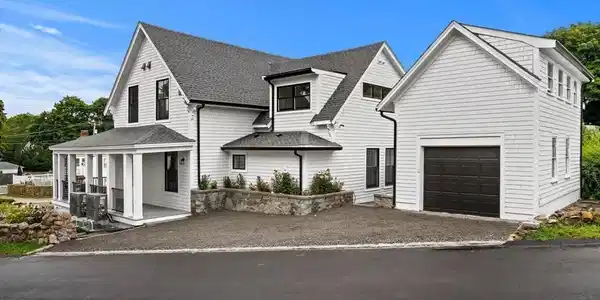 45 Beach Road