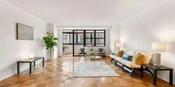 2 Hawthorne Pl
