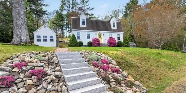 60 Oakleaf Dr