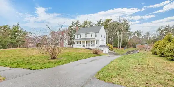 77 Shallow Pond Ln