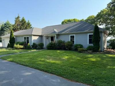 5 Spinnaker Ln