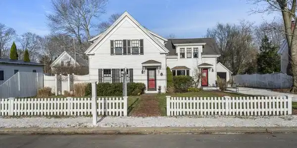 27 Standish St