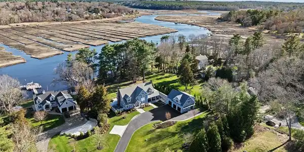16 Barry's Landing