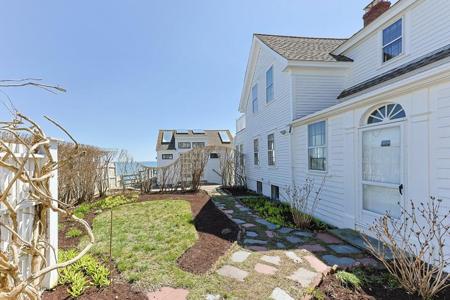 561 Commercial Street