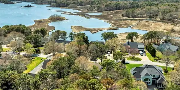 50 Bayshore Dr